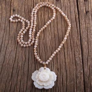 Mother of Pearl Flower pendant glass bead Necklace